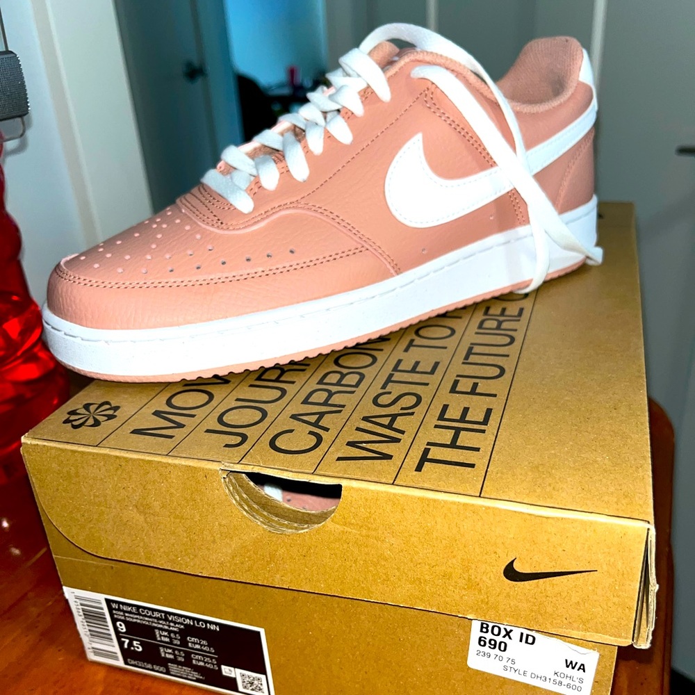 Nikes women’s shoes